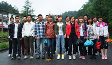 青峰網(wǎng)絡(luò)2011年全體員工洛陽老君山、追夢(mèng)谷兩日游報(bào)道
